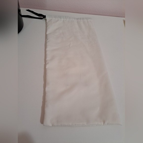 GUCCI Dustbag, Ivory colored, Satin/Chiffon-like Textile, Black drawstring - Picture 5 of 6